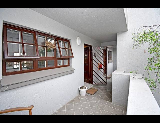 2 BEDROOM APARTMENT FOR SALE IN DOWERGLEN EXT 4